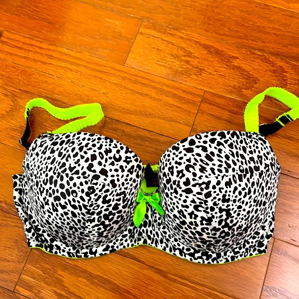 Victoria’s Secret very sexy balconet bra 34d